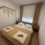 Apartment 528